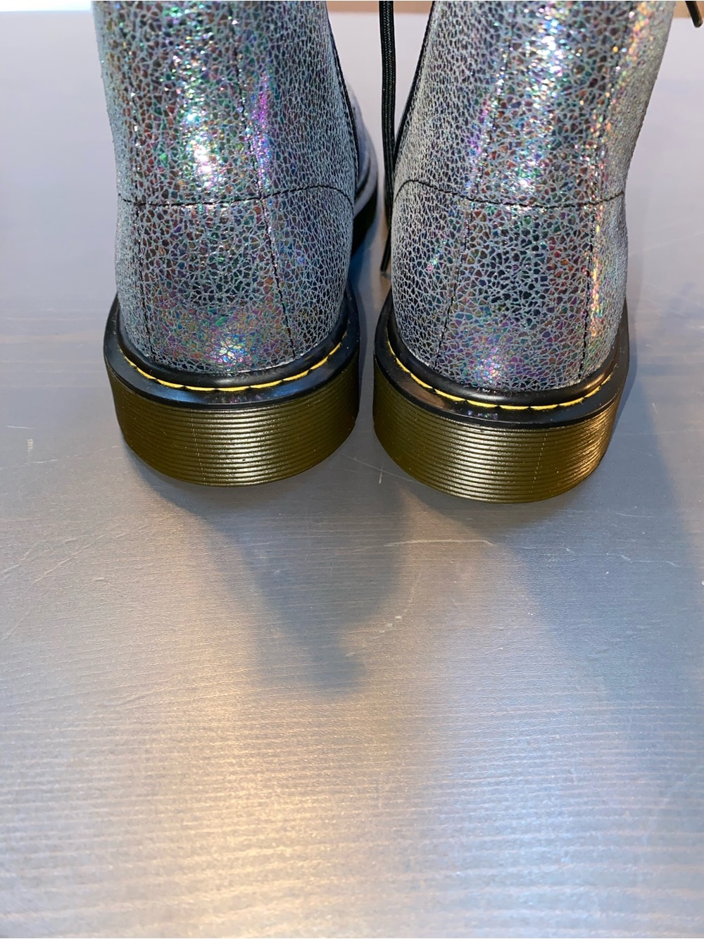Dr. Martens Delaney Grey Holographic Metallic Boots Size US 7 Women / 6 Men NIB - Picture 4 of 12